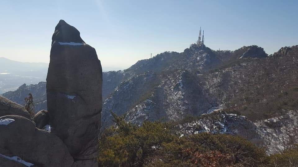  首尔冠岳山顶峰冬季风景欣赏